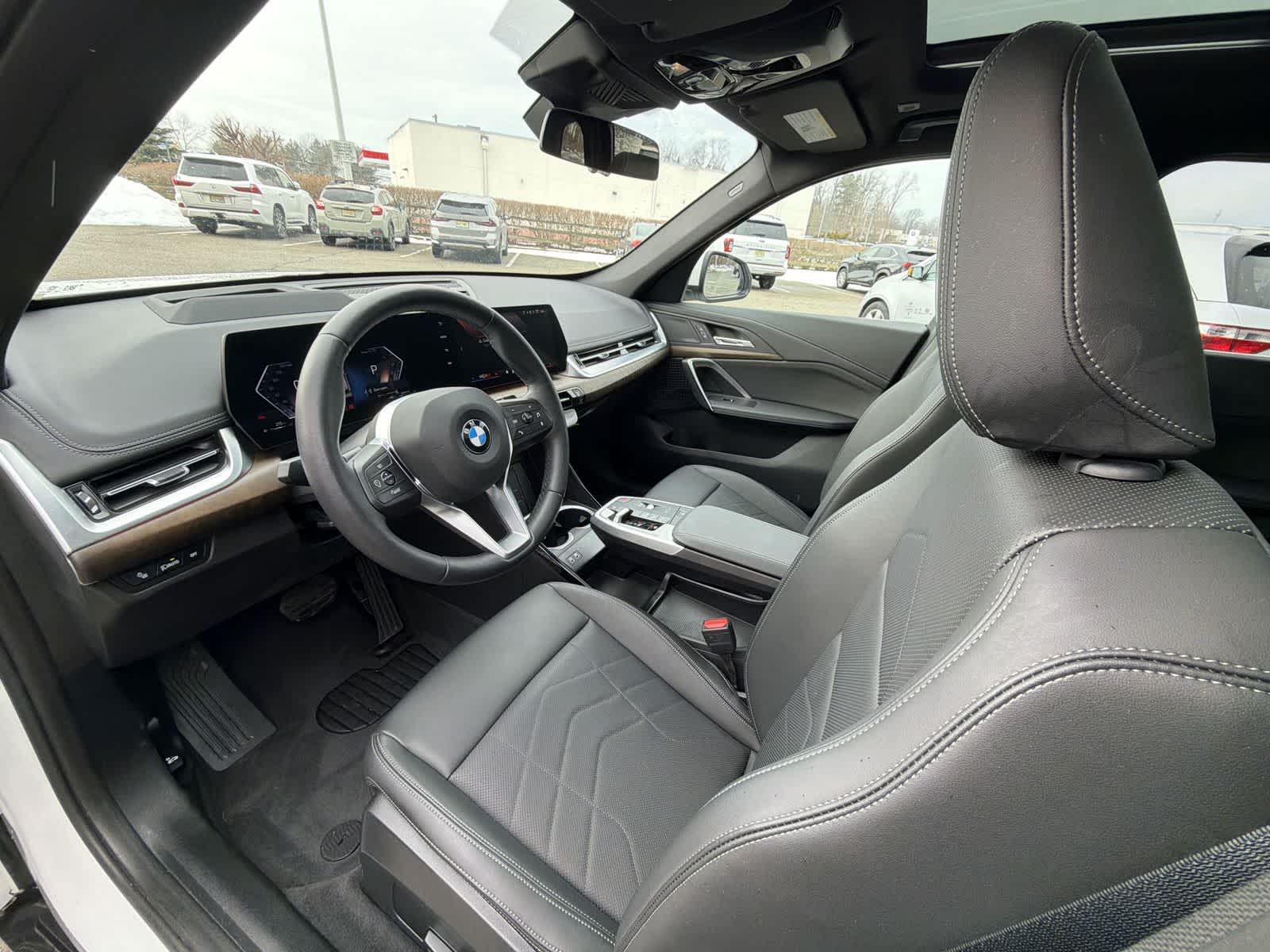 Thumbnail: 2025 BMW X1 - 10