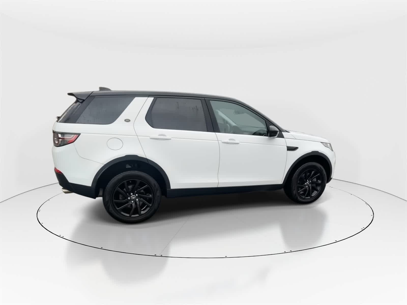 Thumbnail: 2018 Land Rover Discovery Sport - 2