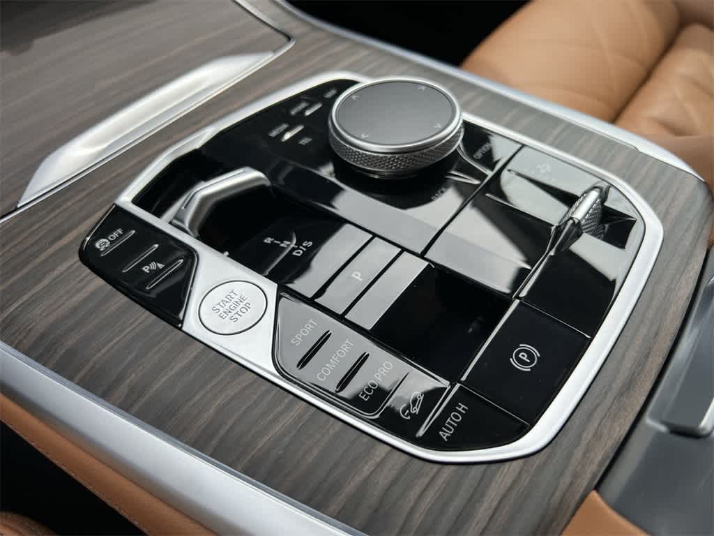 Thumbnail: 2023 BMW X7 - 25