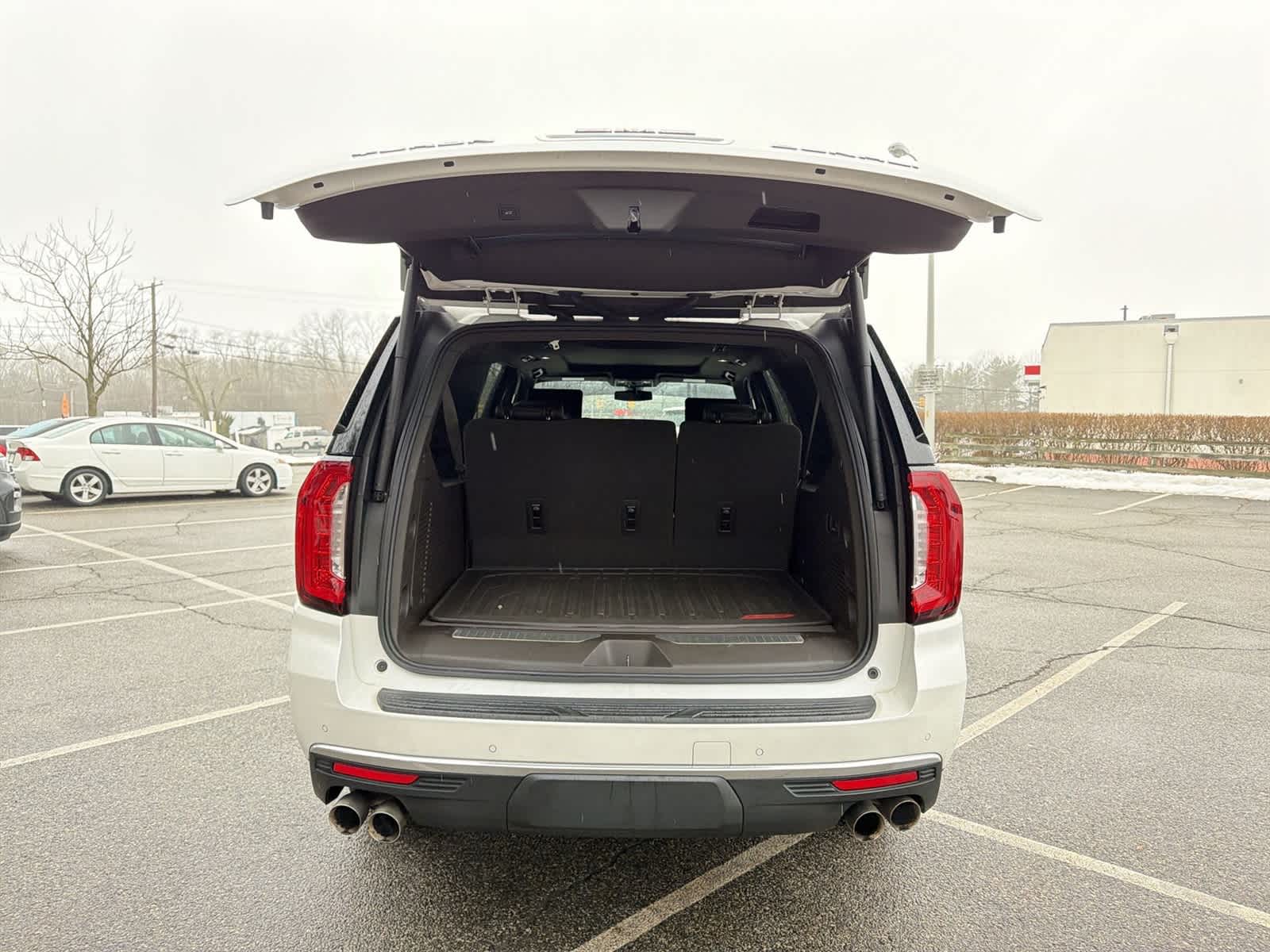 Thumbnail: 2021 GMC Yukon XL - 26