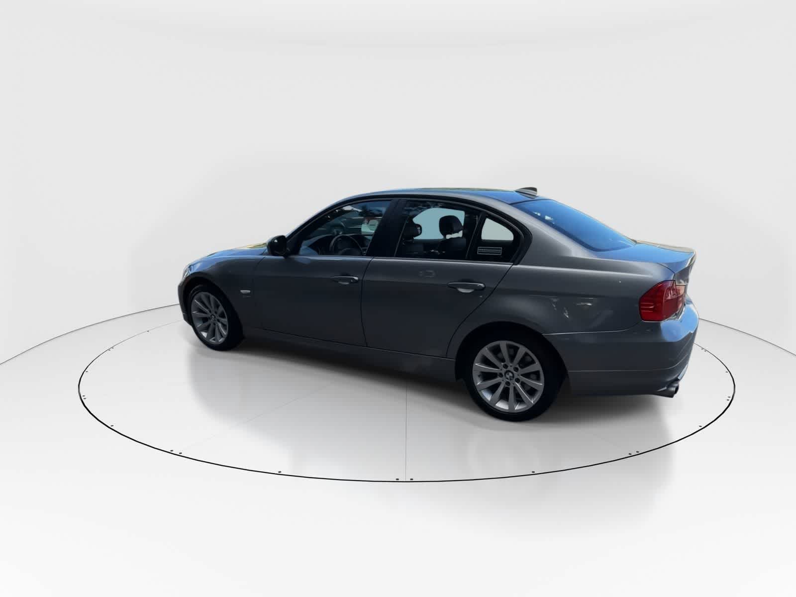 Thumbnail: 2011 BMW 3 Series - 6