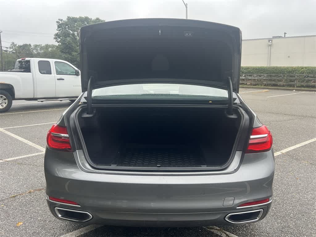 Thumbnail: 2017 BMW 7 Series - 27