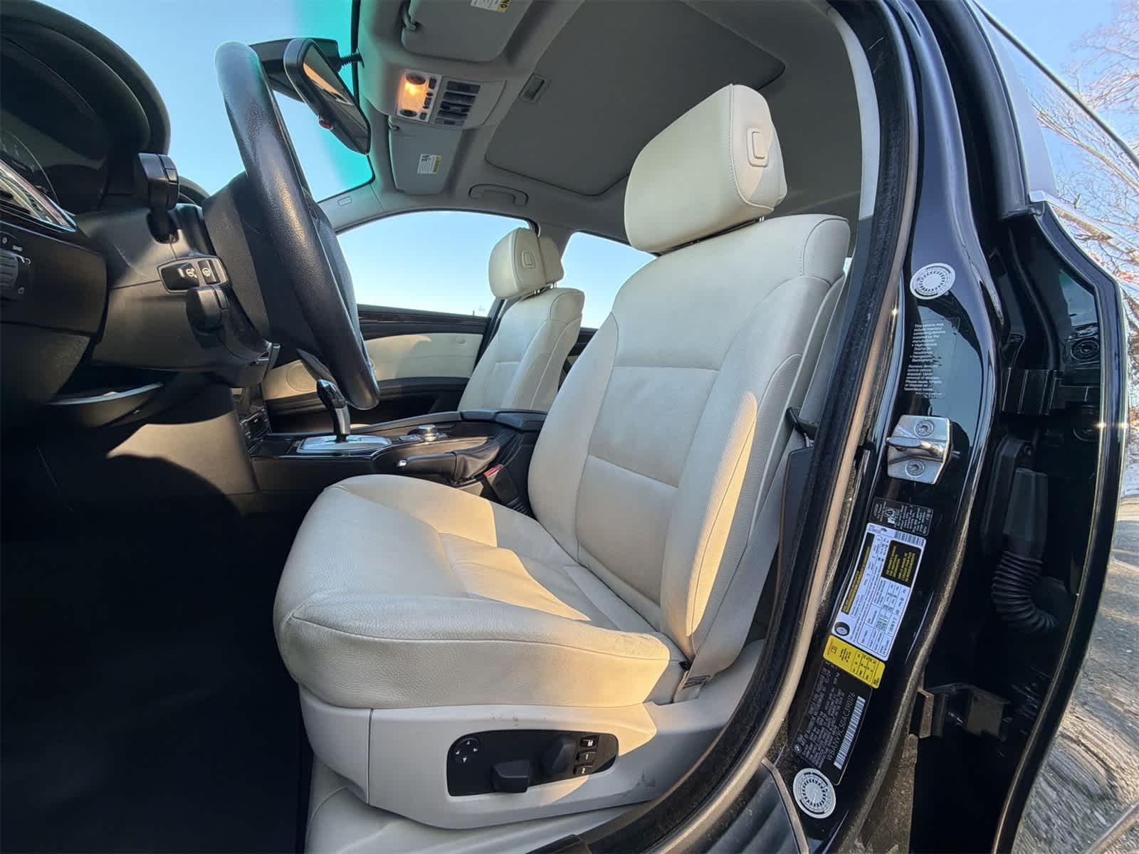 Thumbnail: 2010 BMW 5 Series - 19