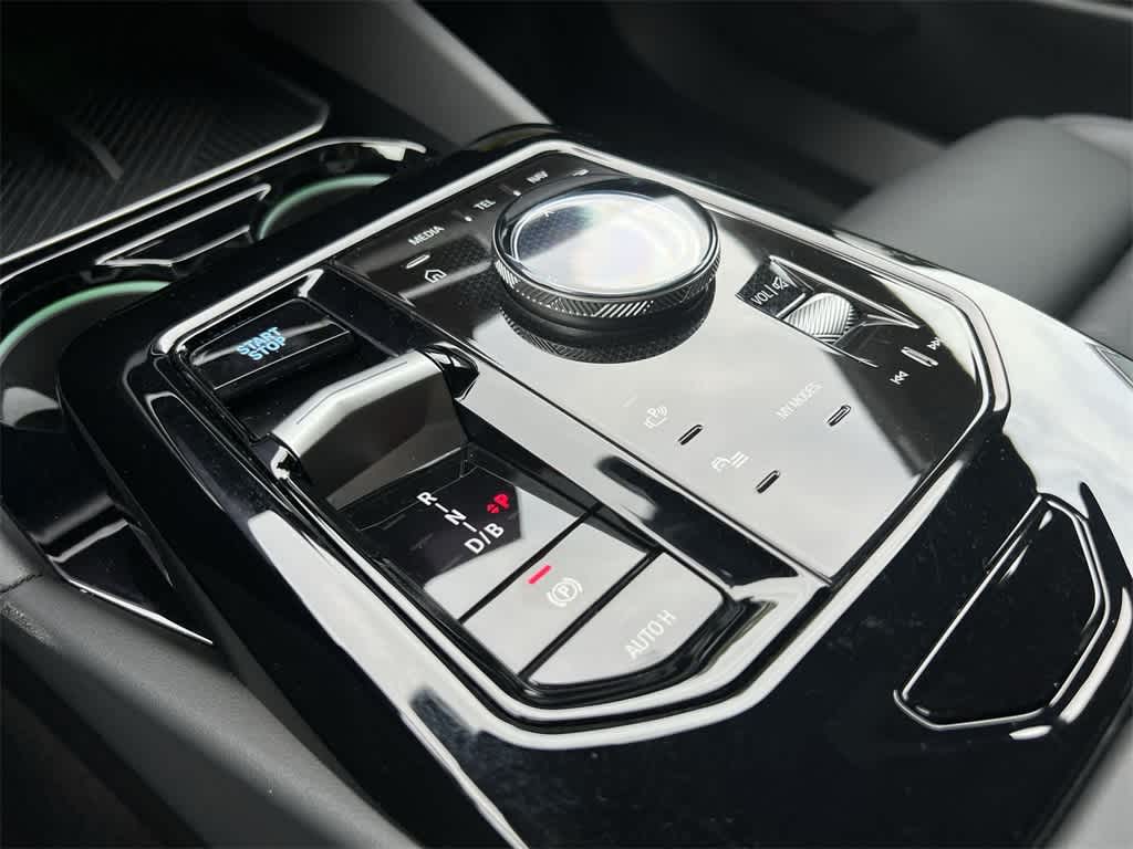 Thumbnail: 2025 BMW i5 - 25