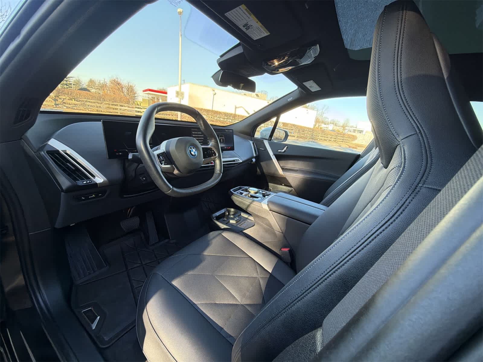 Thumbnail: 2025 BMW iX - 10