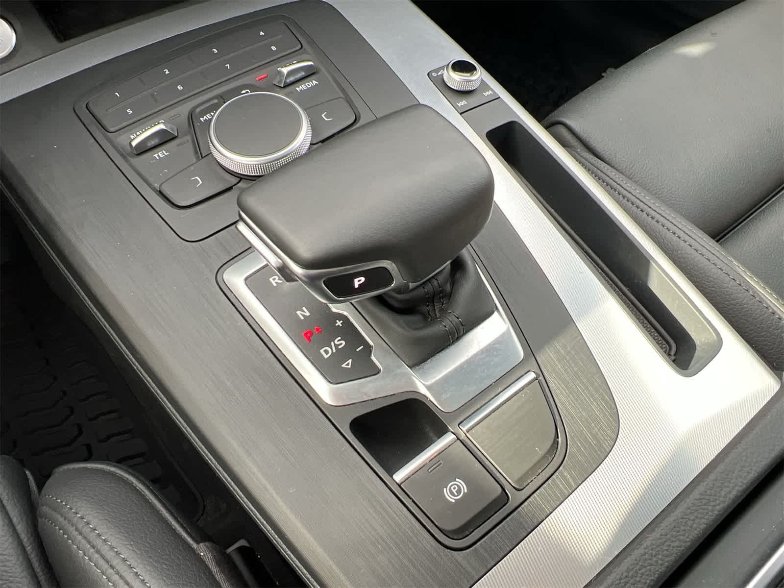 Thumbnail: 2020 Audi Q5 - 25