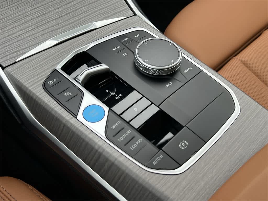 Thumbnail: 2025 BMW i4 - 25
