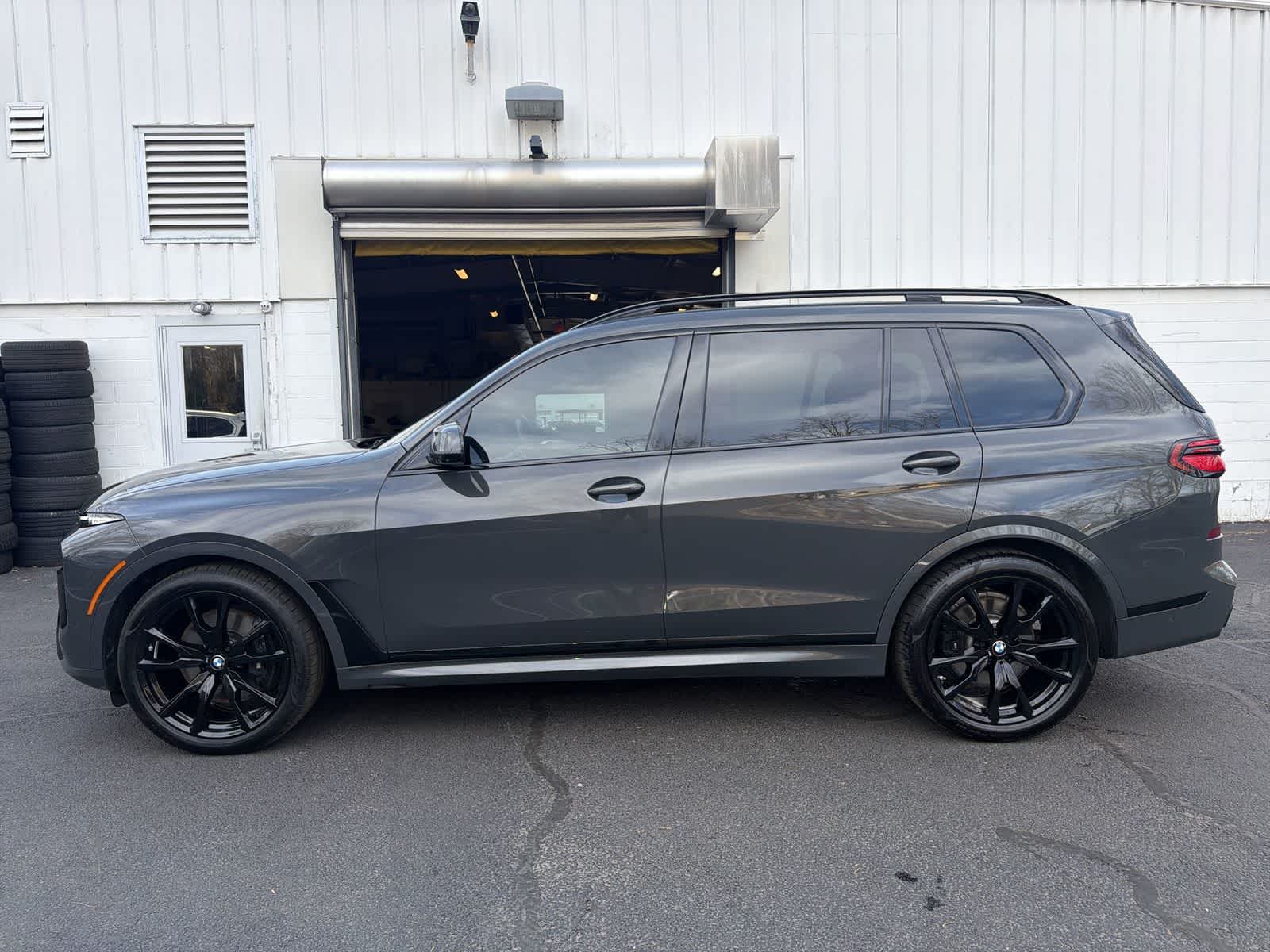 Thumbnail: 2024 BMW X7 - 11