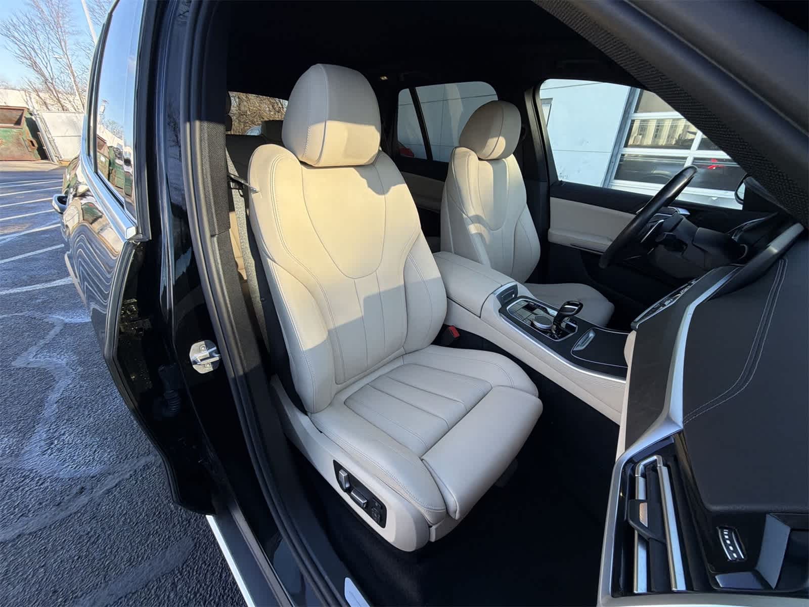 Thumbnail: 2022 BMW X5 - 22