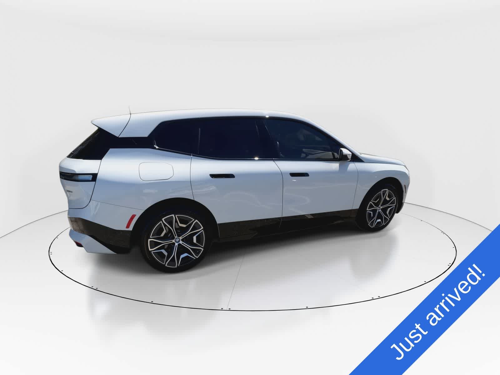 Thumbnail: 2024 BMW iX - 8