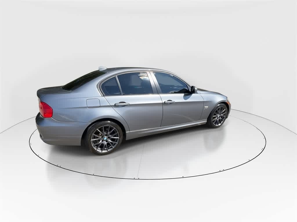 Thumbnail: 2011 BMW 3 Series - 9
