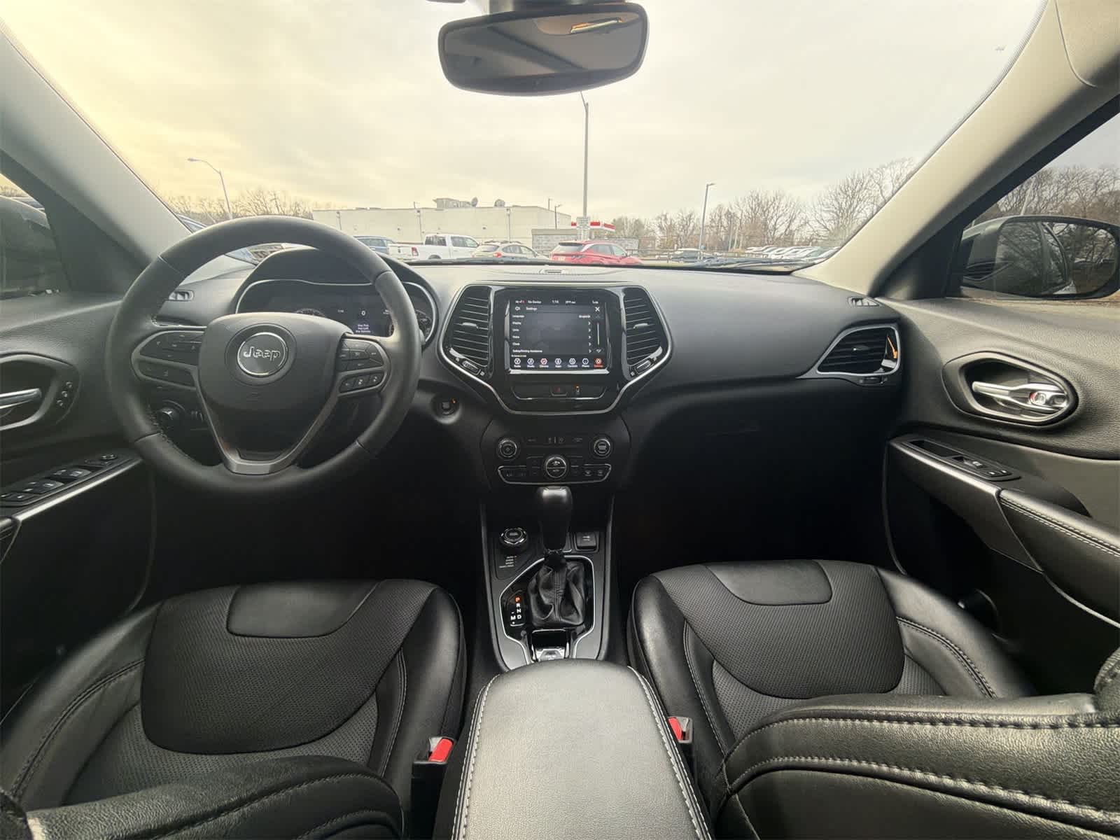 Thumbnail: 2022 Jeep Cherokee - 18