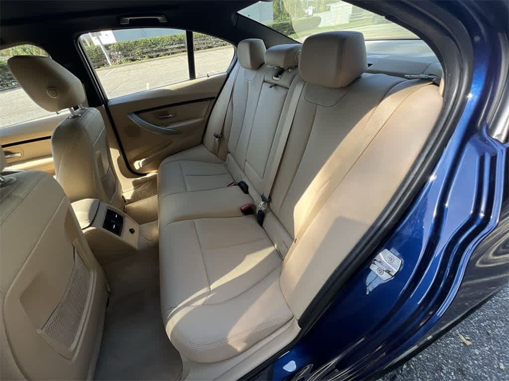 Thumbnail: 2016 BMW 3 Series - 21
