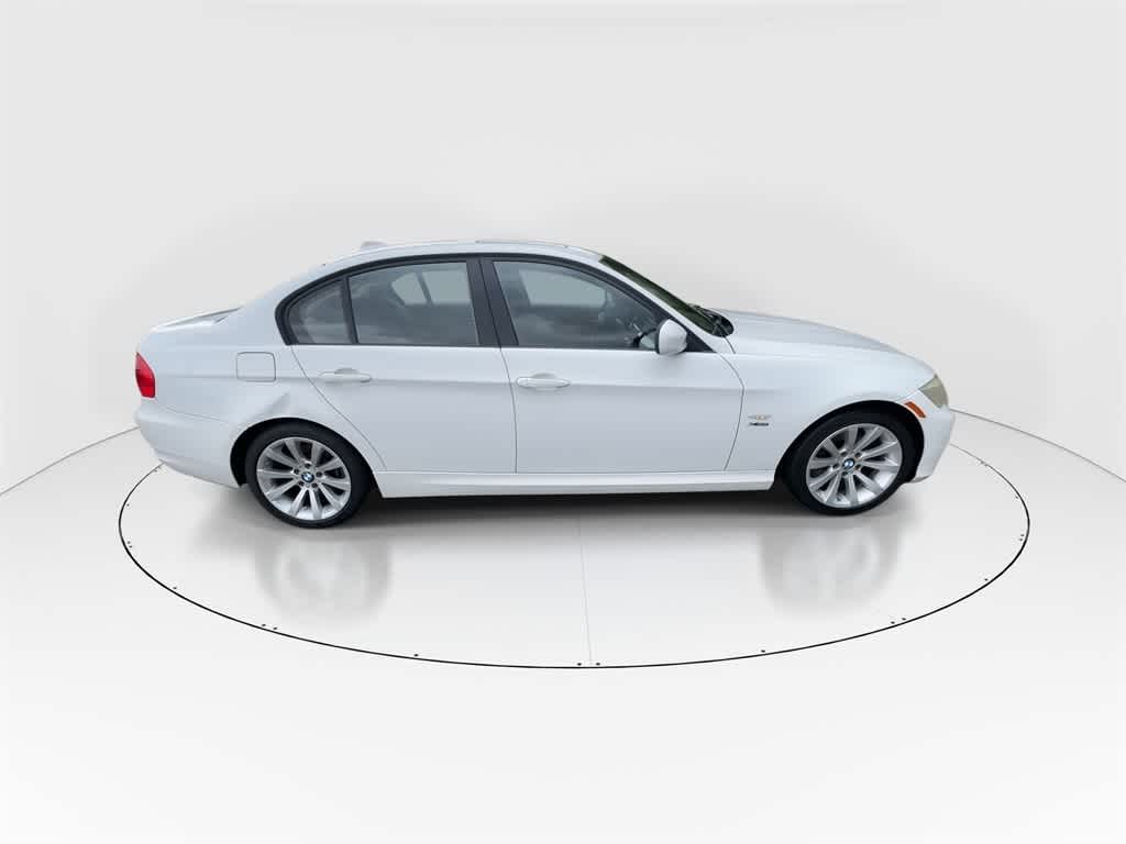 Thumbnail: 2011 BMW 3 Series - 9