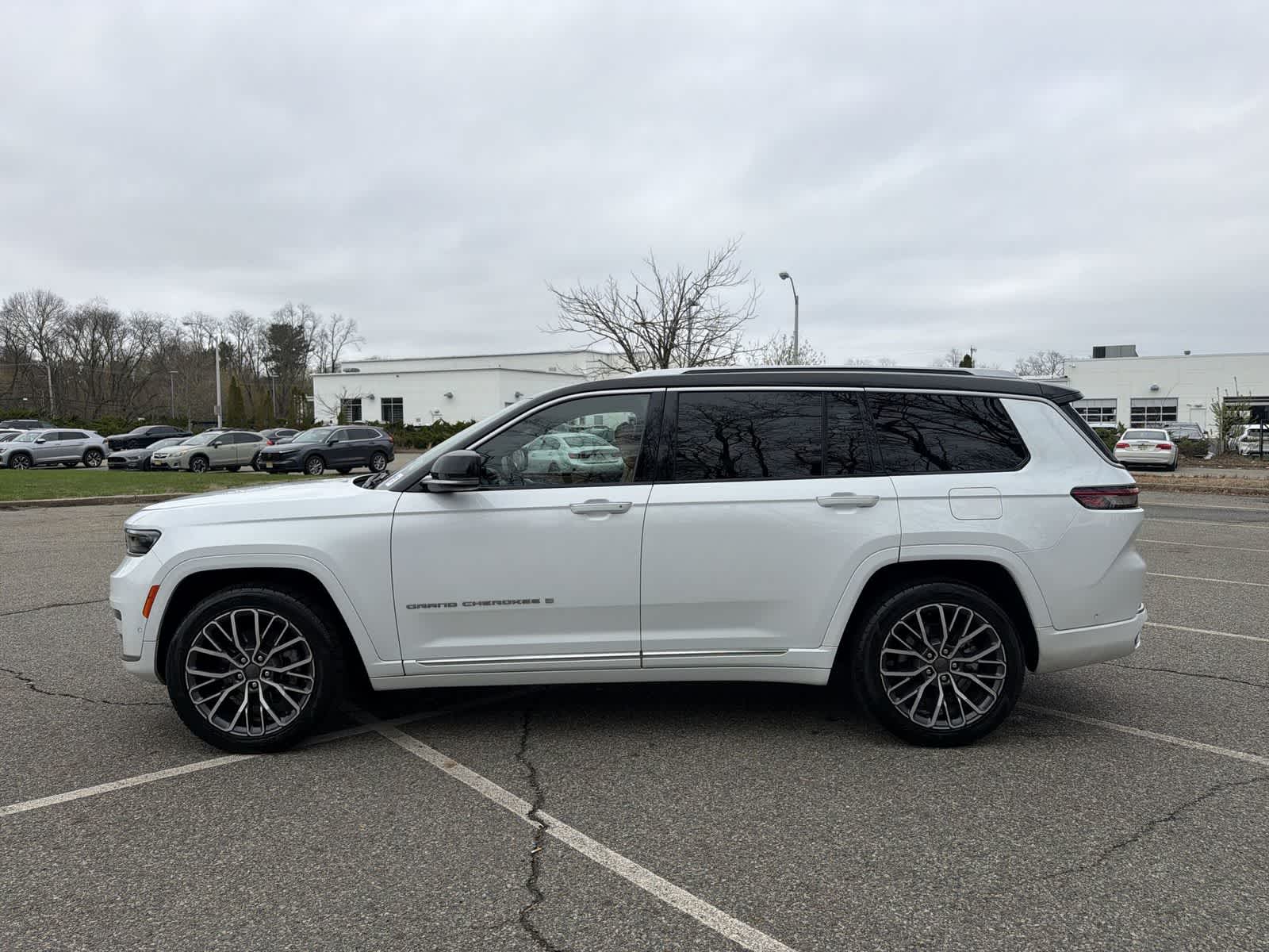 Thumbnail: 2022 Jeep Grand Cherokee - 11