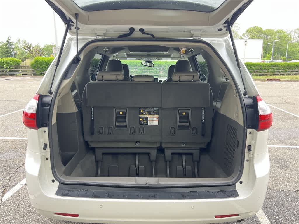 2019 Toyota Sienna XLE Premium 27