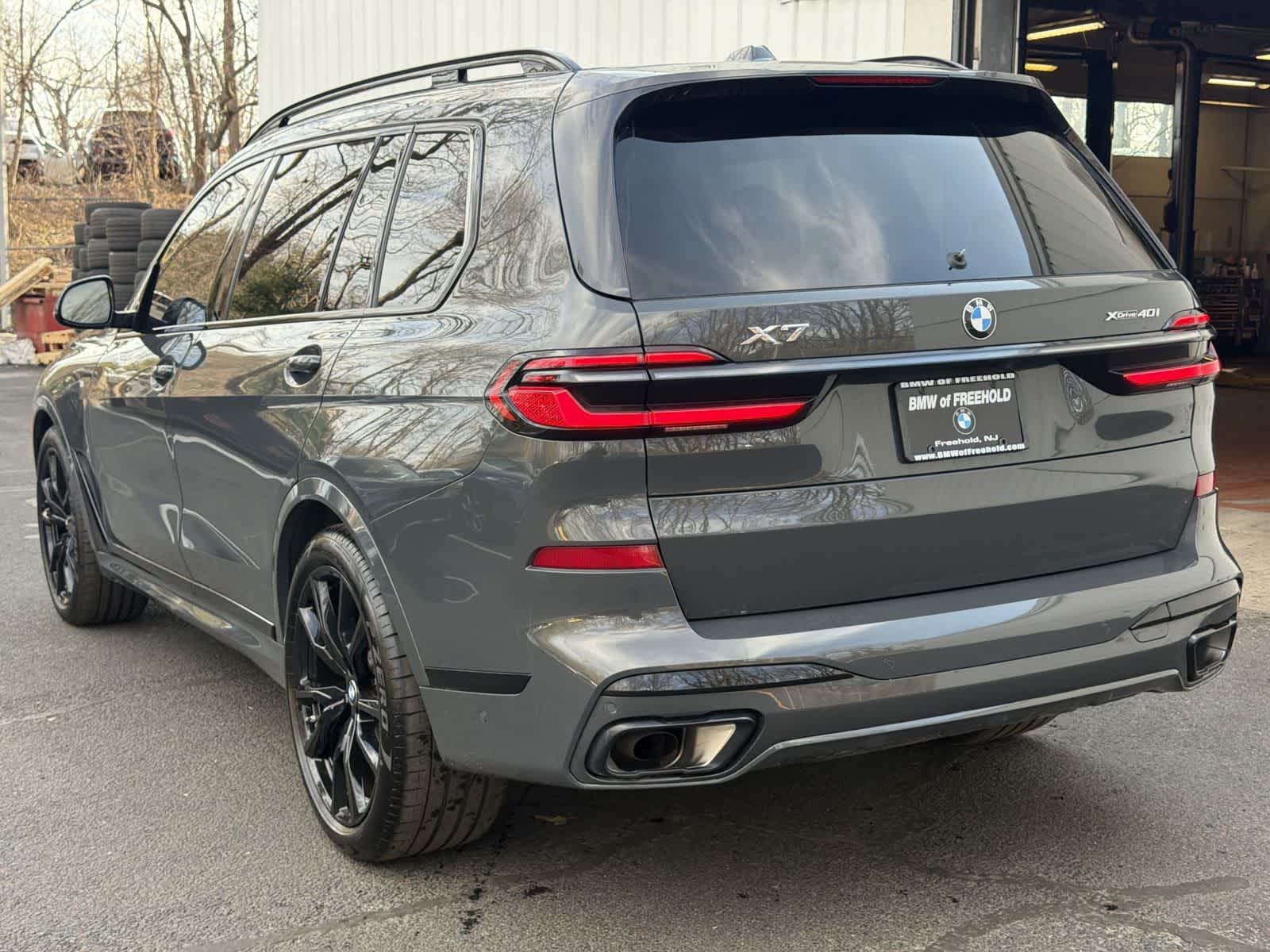 Thumbnail: 2024 BMW X7 - 12