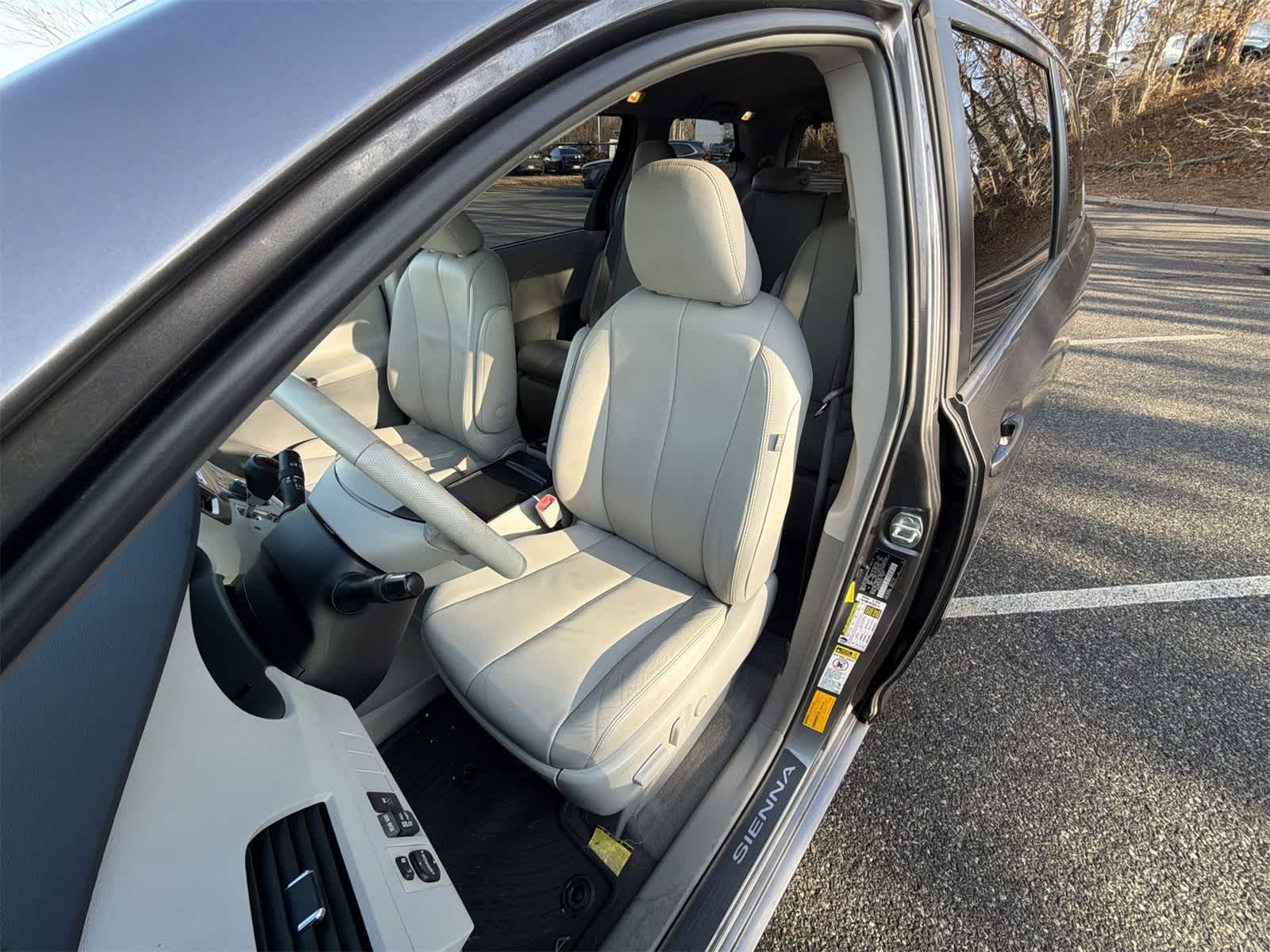 Thumbnail: 2013 Toyota Sienna - 19