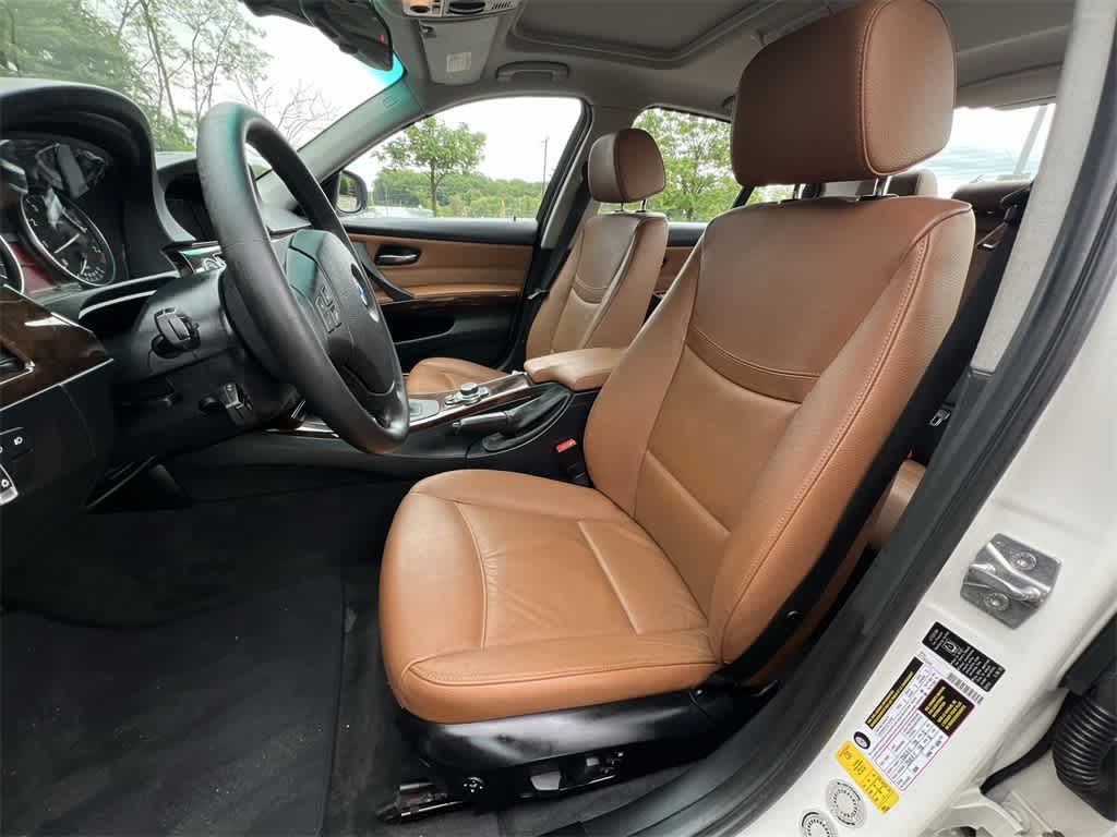 Thumbnail: 2011 BMW 3 Series - 19