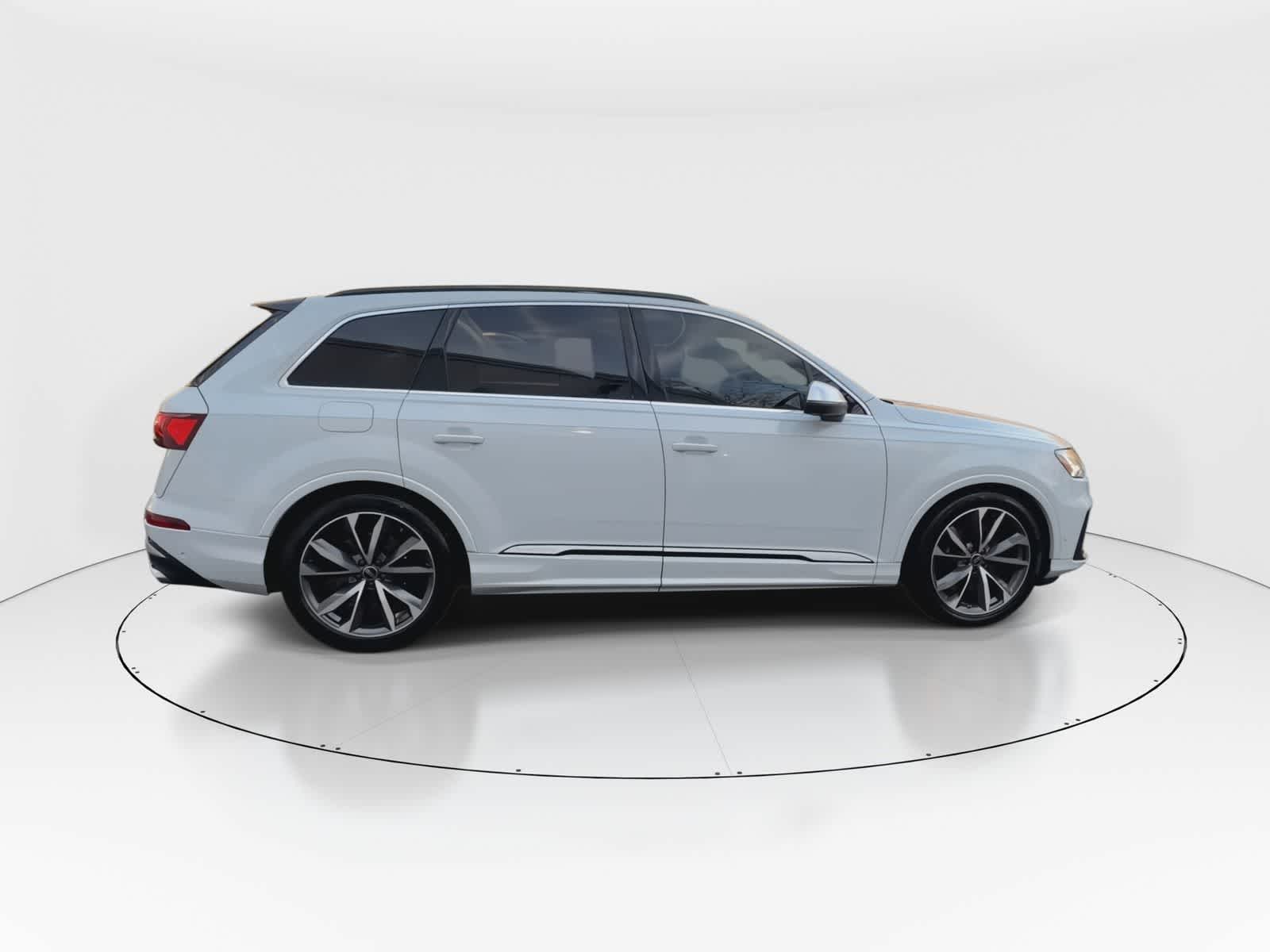 Thumbnail: 2024 Audi SQ7 - 8