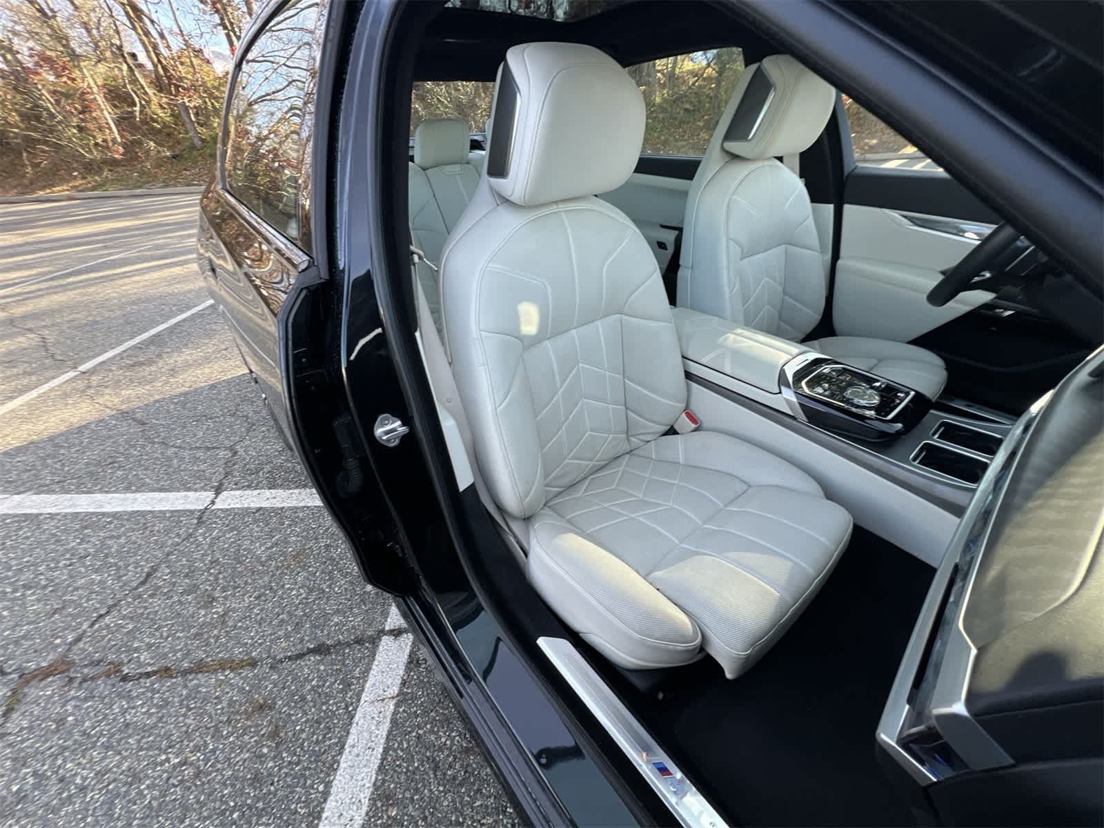 Thumbnail: 2023 BMW 7 Series - 22