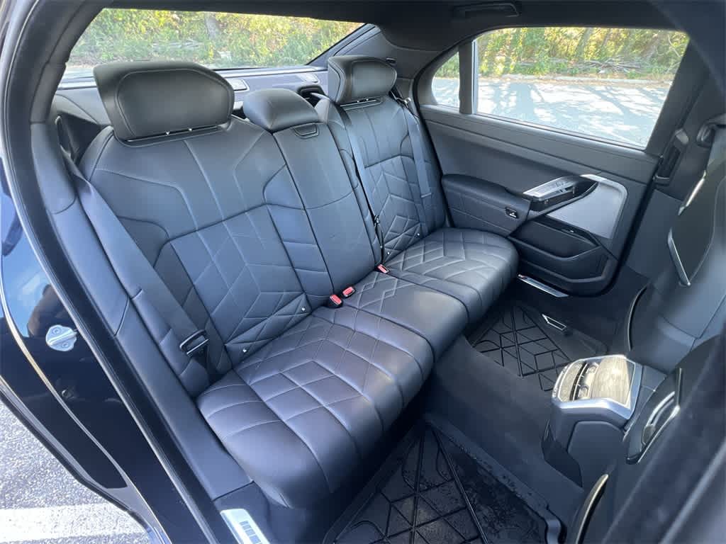 Thumbnail: 2025 BMW i7 - 21