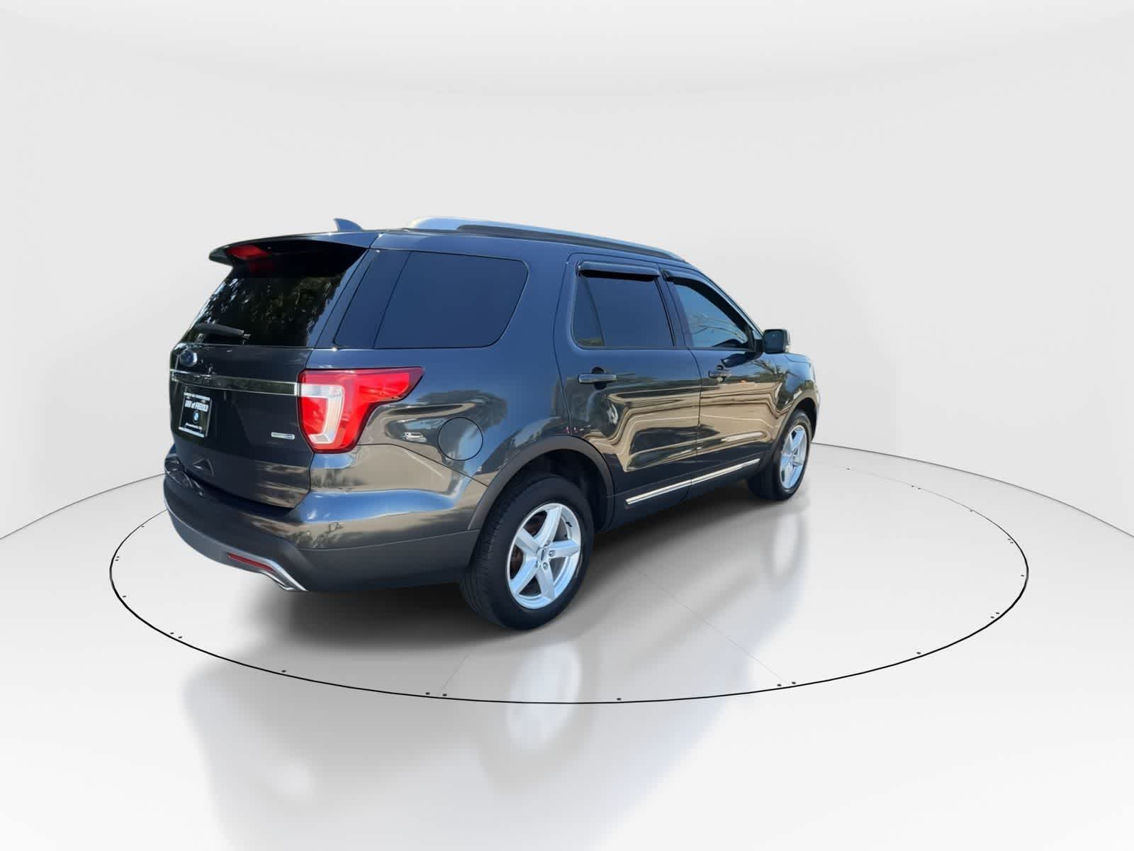 Thumbnail: 2017 Ford Explorer - 8