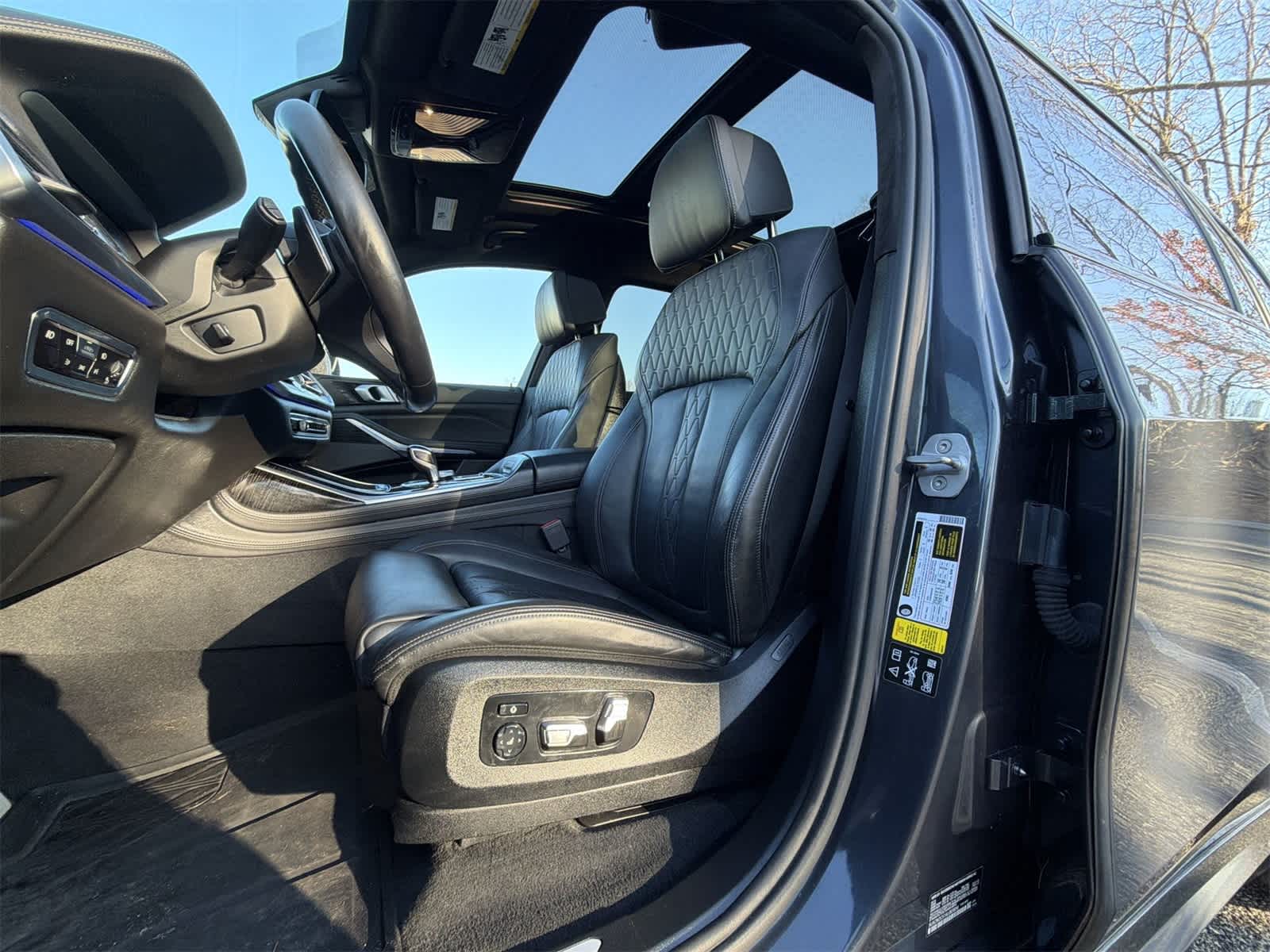 Thumbnail: 2019 BMW X7 - 19