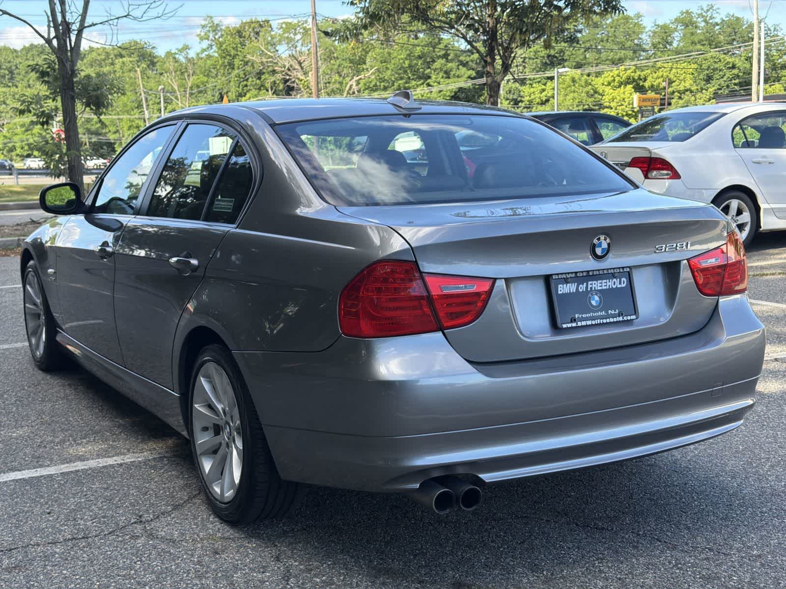 Thumbnail: 2011 BMW 3 Series - 12