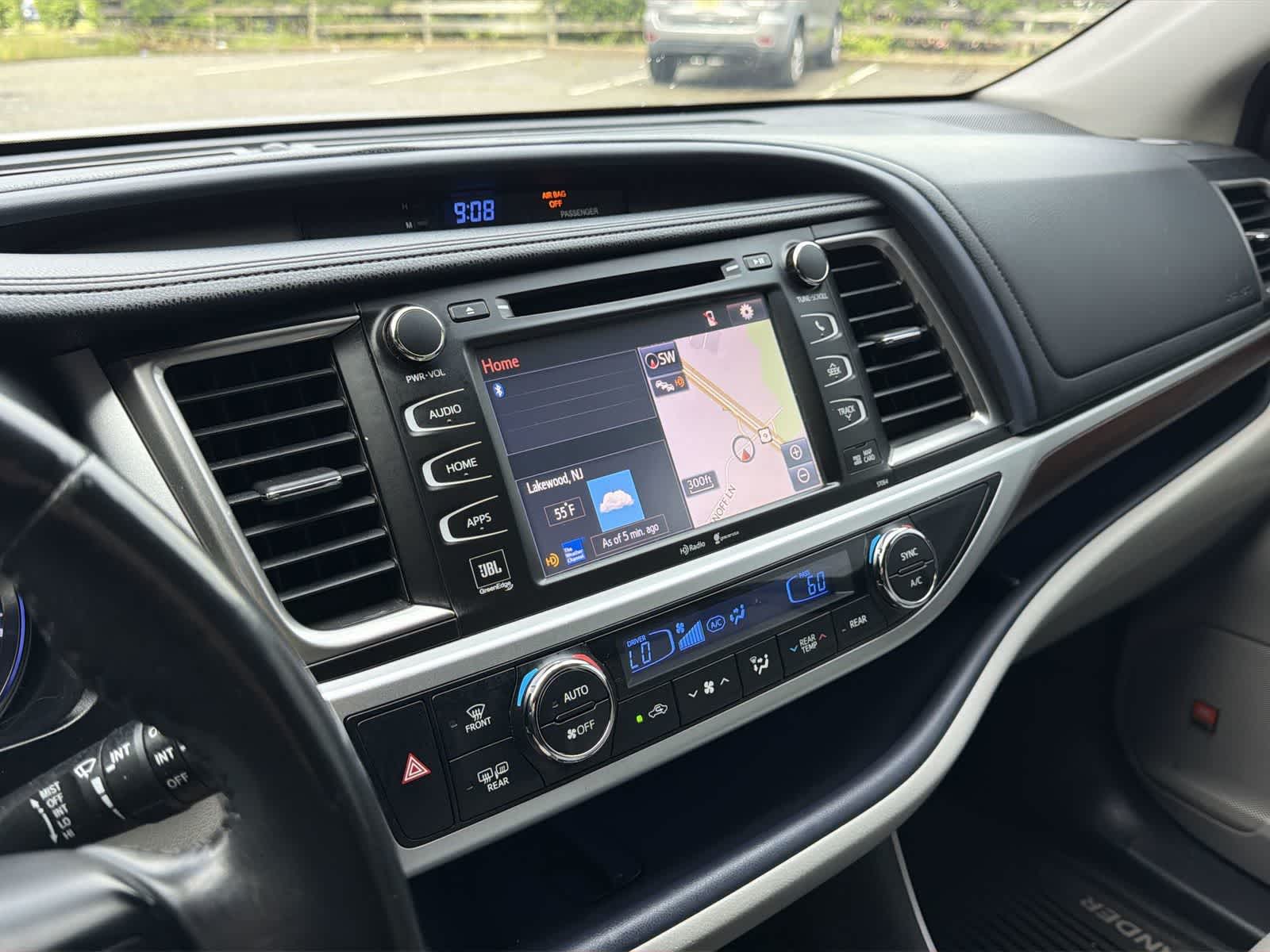 Thumbnail: 2014 Toyota Highlander - 23