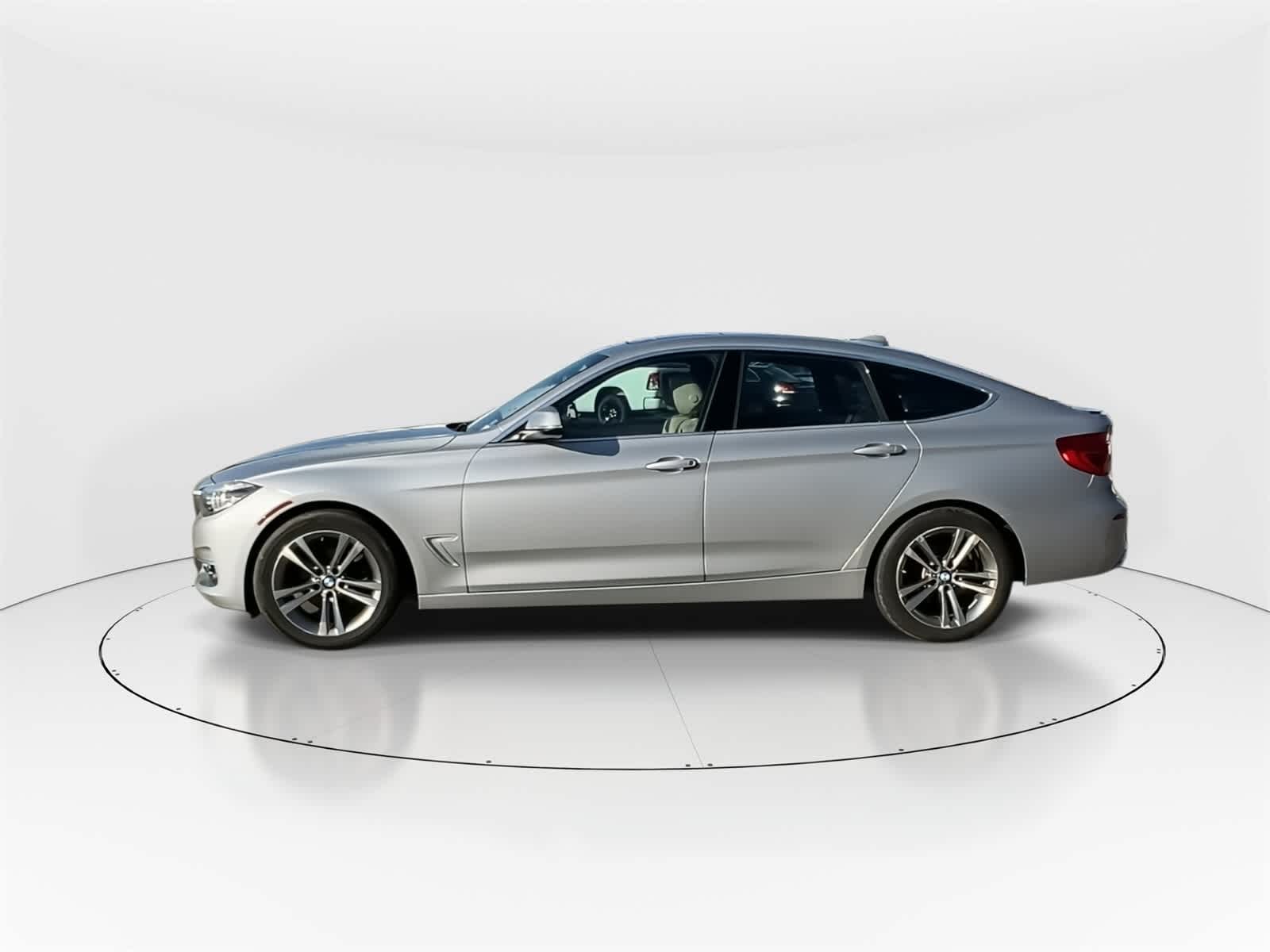 Thumbnail: 2018 BMW 3 Series - 6