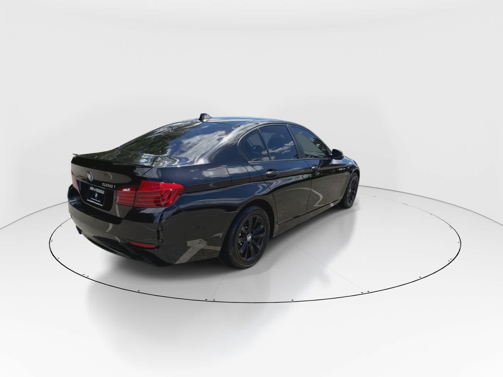 Thumbnail: 2016 BMW 5 Series - 4