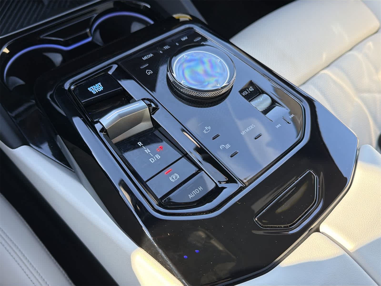 Thumbnail: 2025 BMW i5 - 25