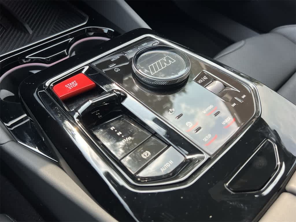 Thumbnail: 2025 BMW M5 - 25