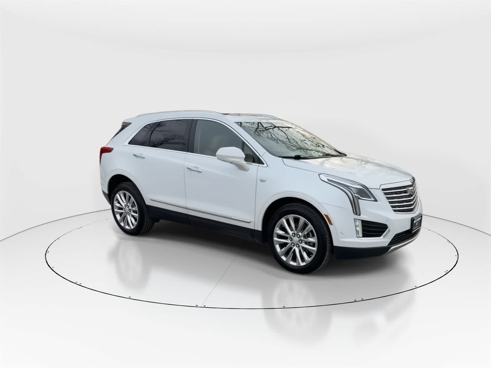 Thumbnail: 2019 Cadillac XT5 - 3