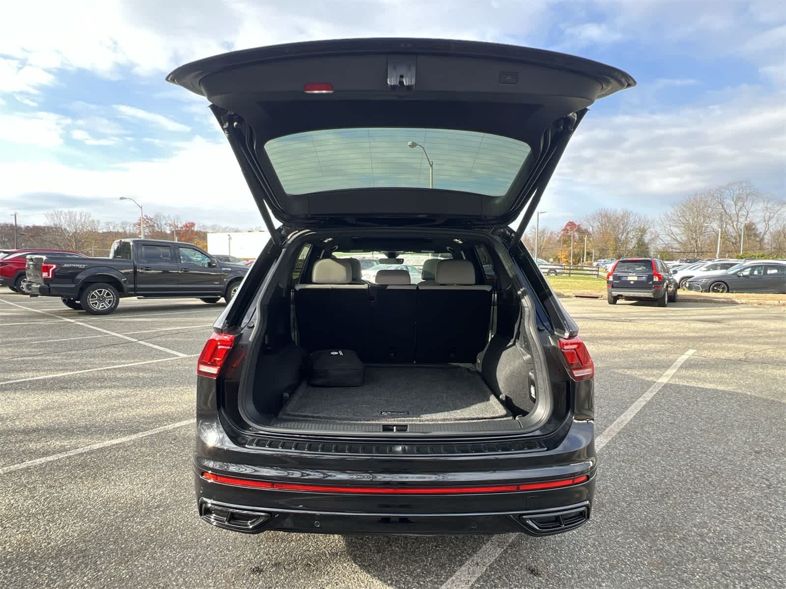 Thumbnail: 2022 Volkswagen Tiguan - 27