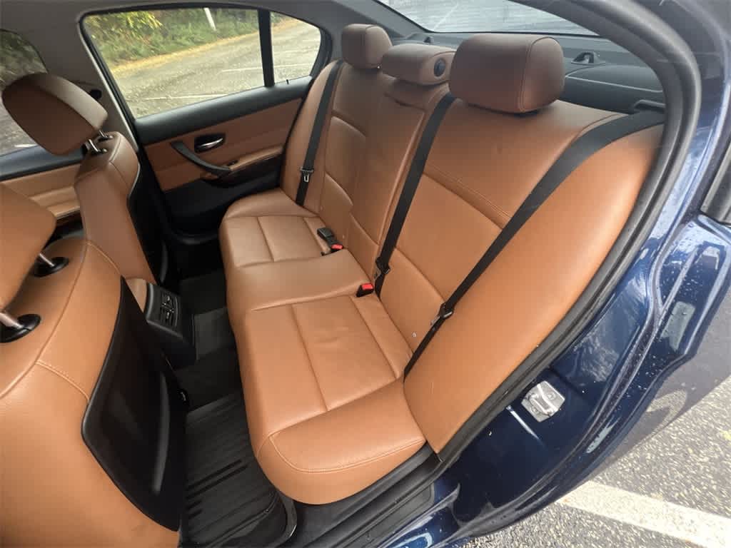 Thumbnail: 2011 BMW 3 Series - 21