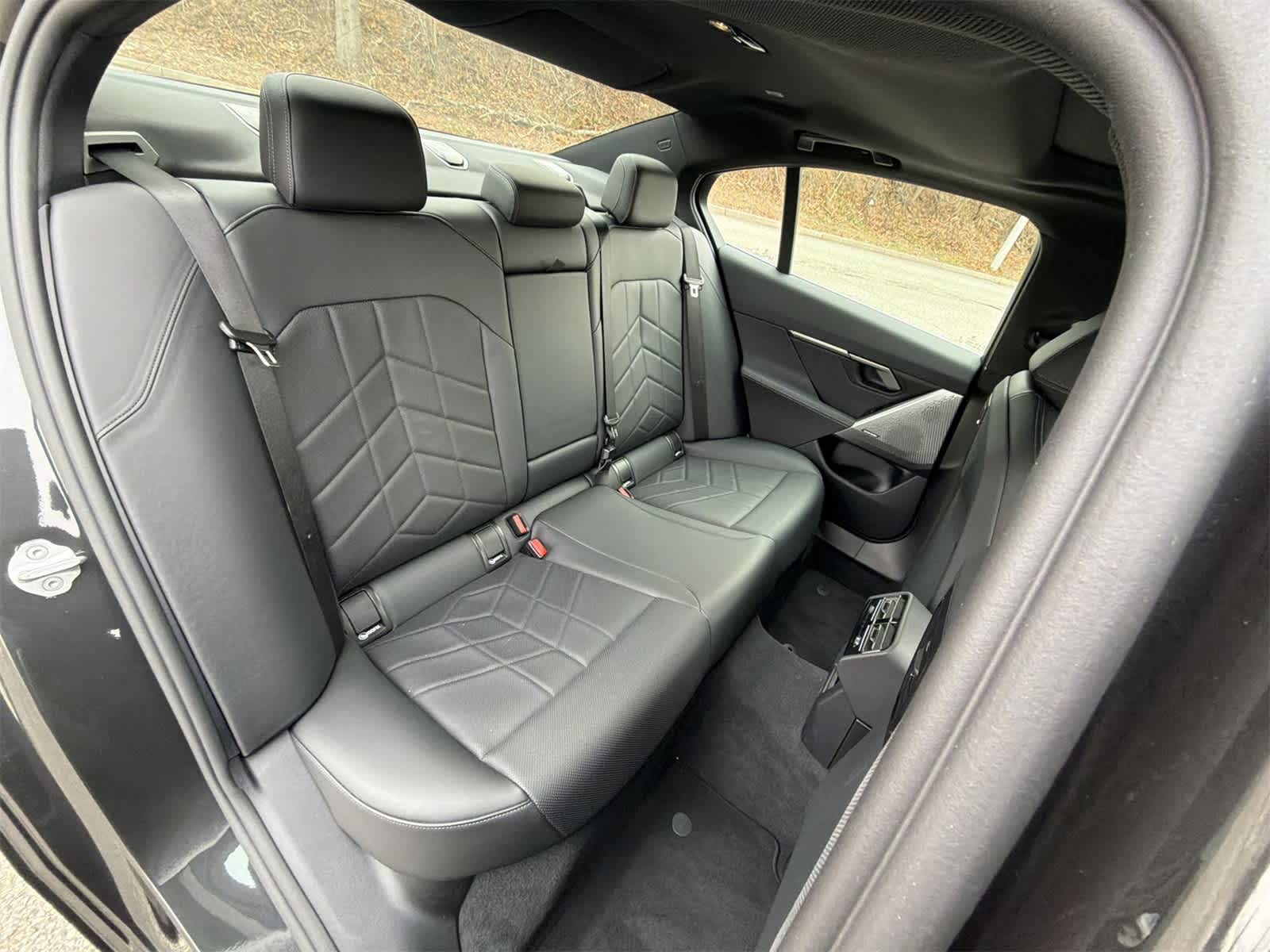 Thumbnail: 2026 BMW 5 Series - 21