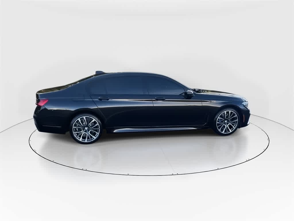 2022 Bmw 740i photo 2