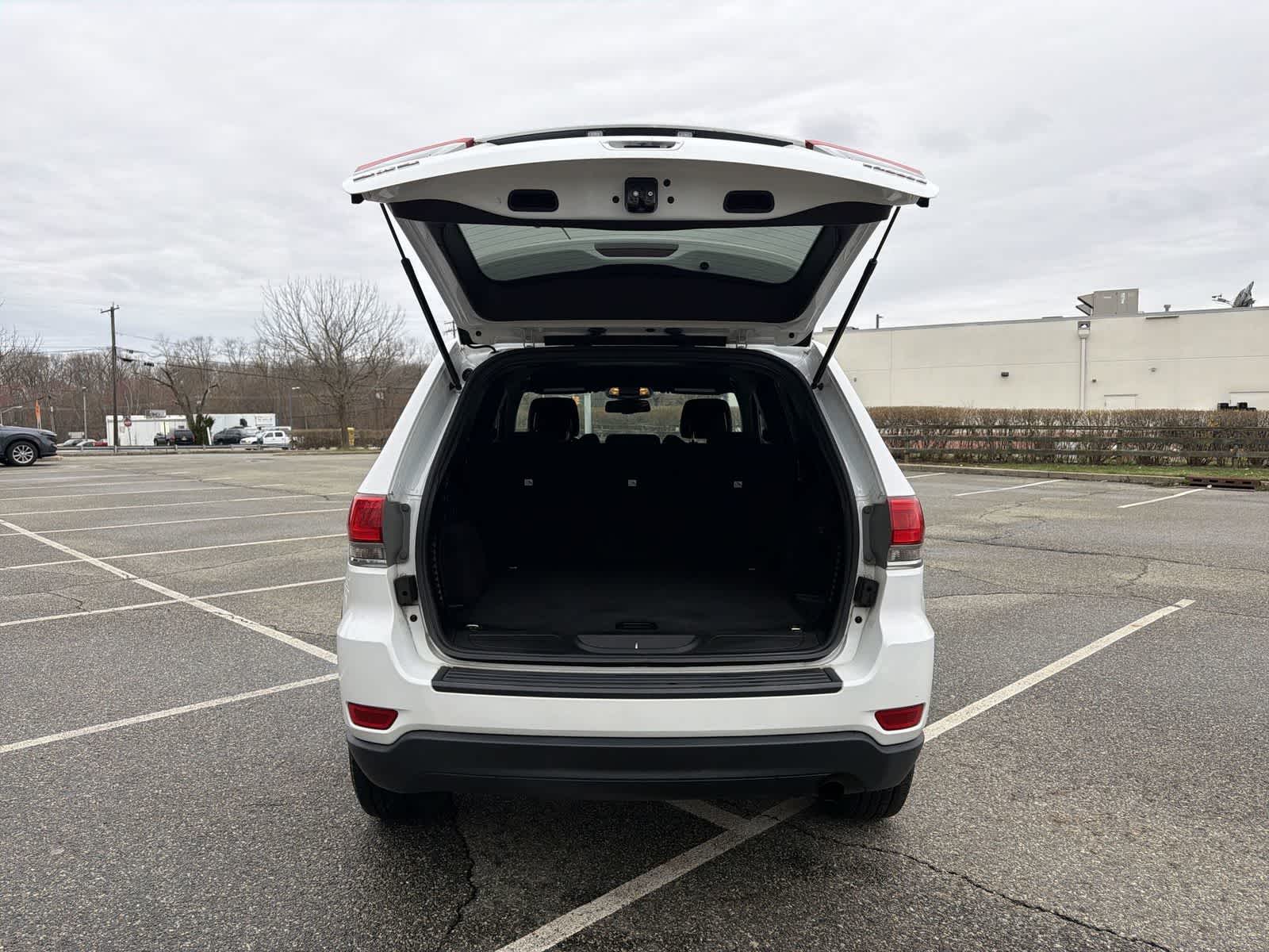 Thumbnail: 2014 Jeep Grand Cherokee - 27