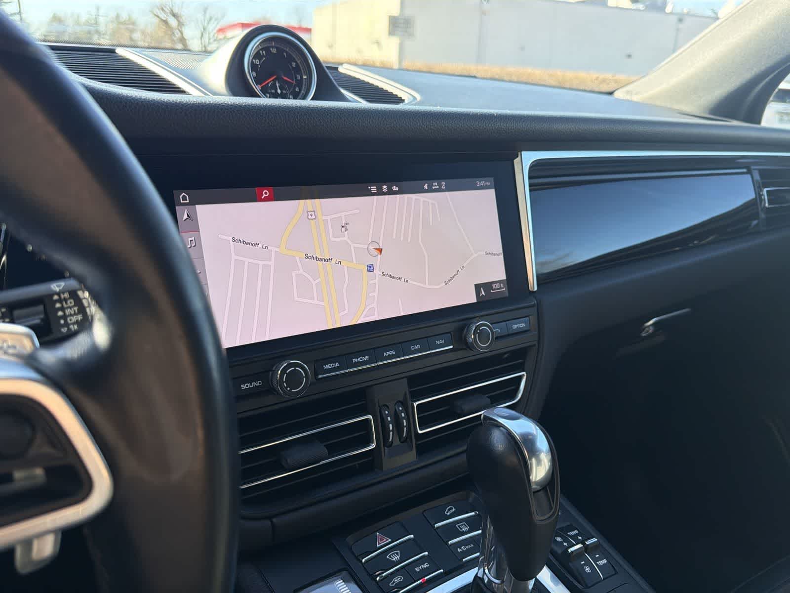 Thumbnail: 2020 Porsche Macan - 24