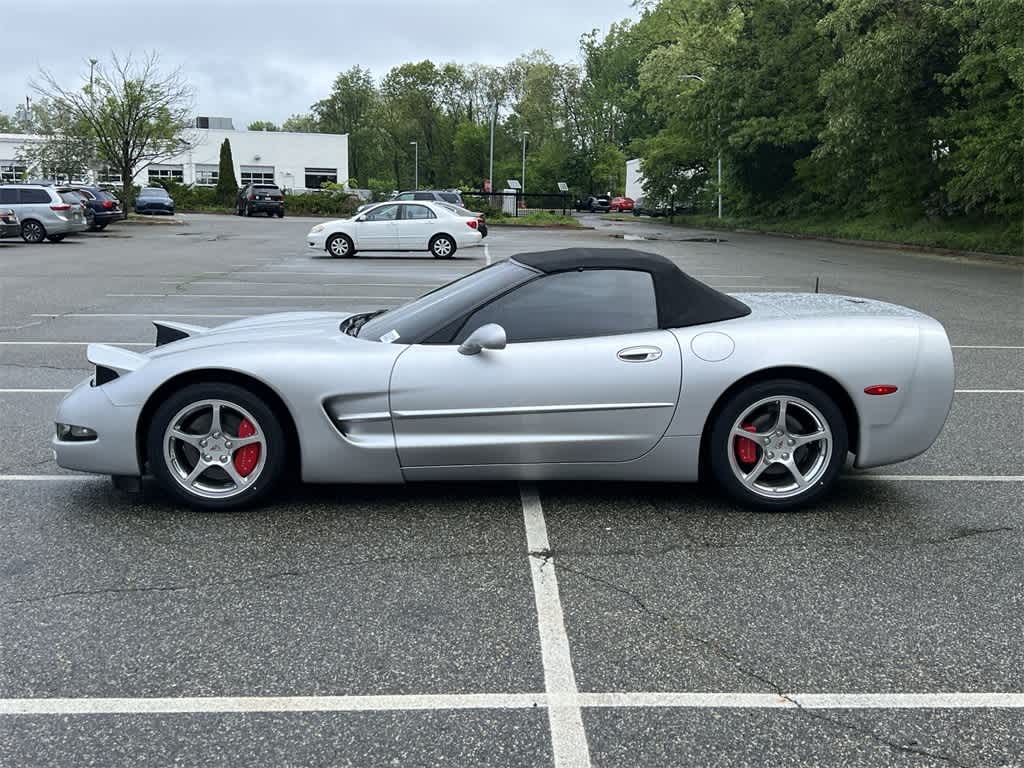 2001 Chevrolet Corvette Base 11