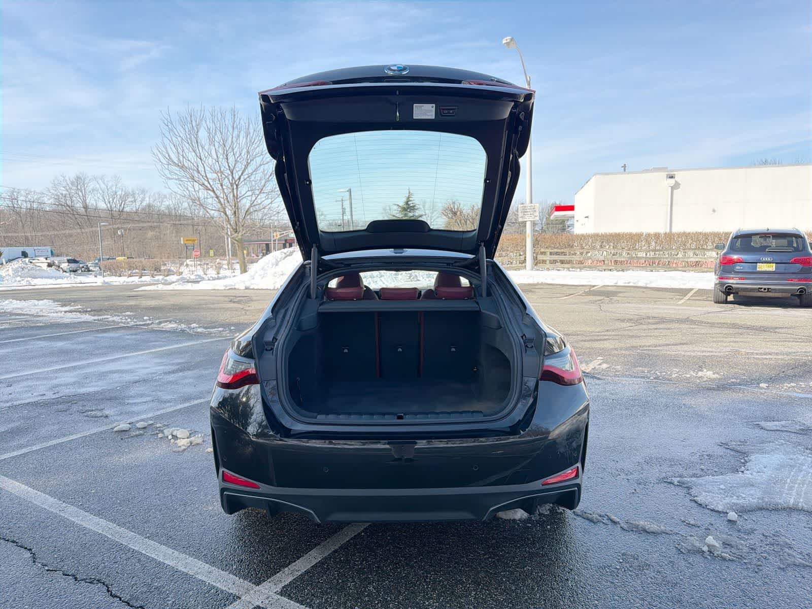 Thumbnail: 2025 BMW i4 - 27