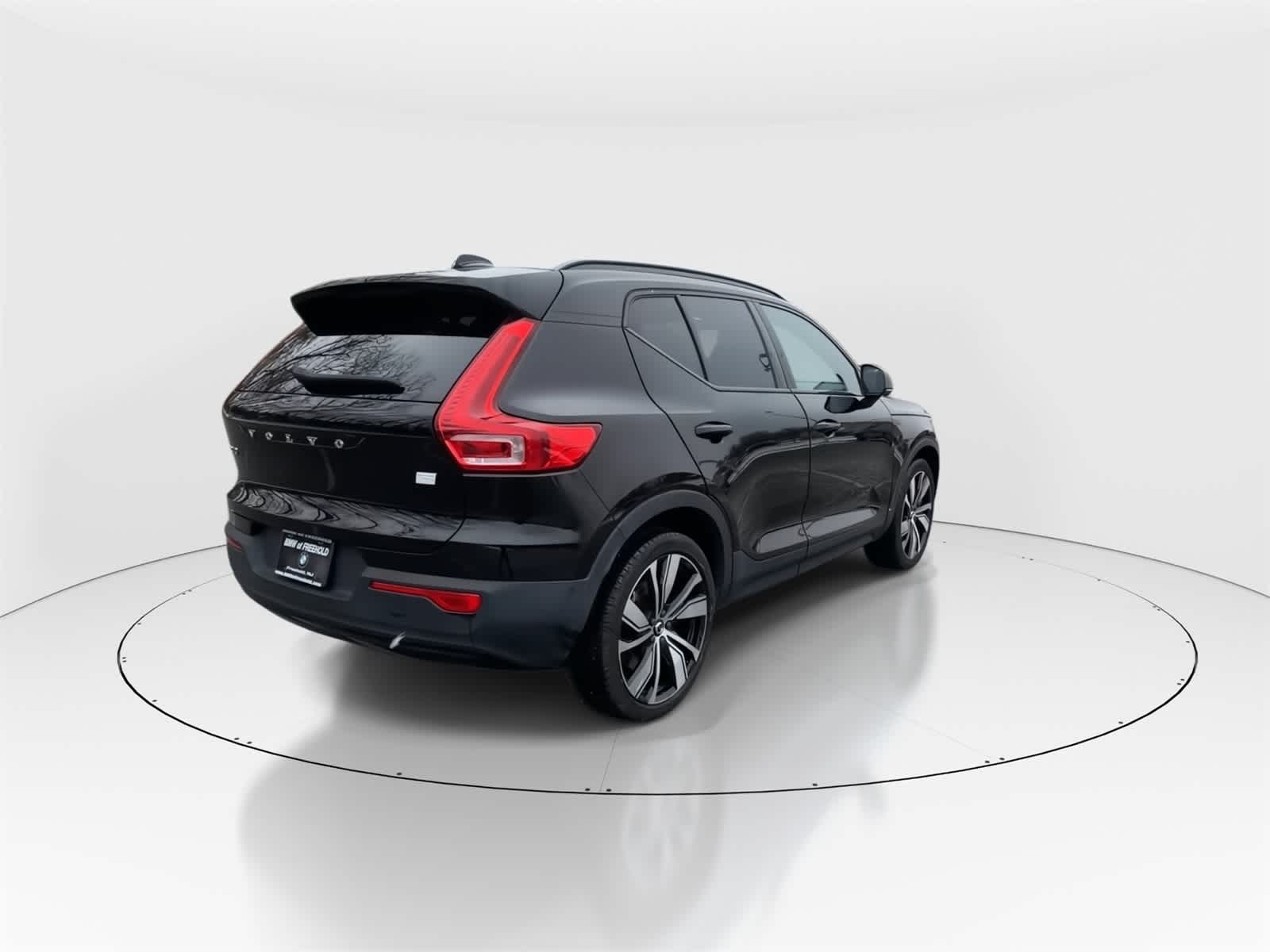 Thumbnail: 2022 Volvo XC40 - 9