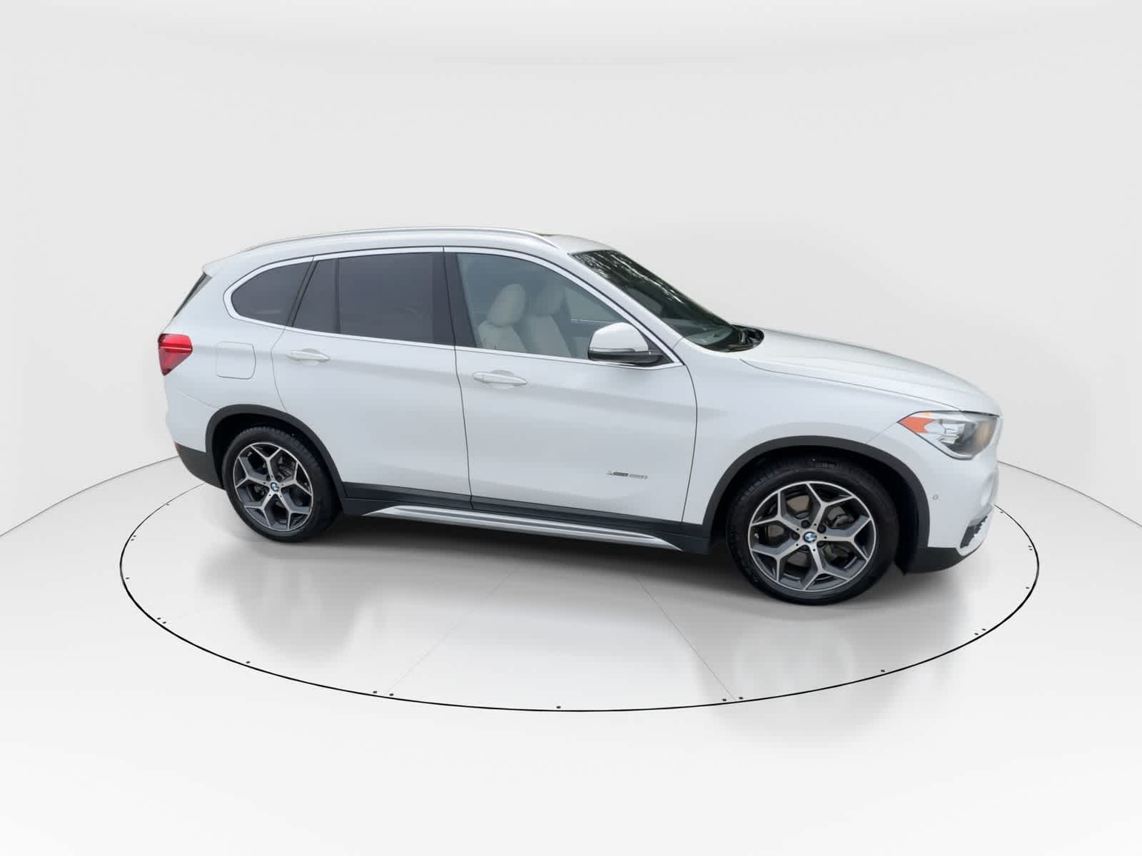 Thumbnail: 2016 BMW X1 - 8