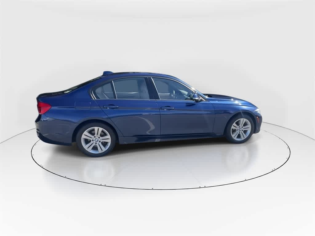 Thumbnail: 2016 BMW 3 Series - 2