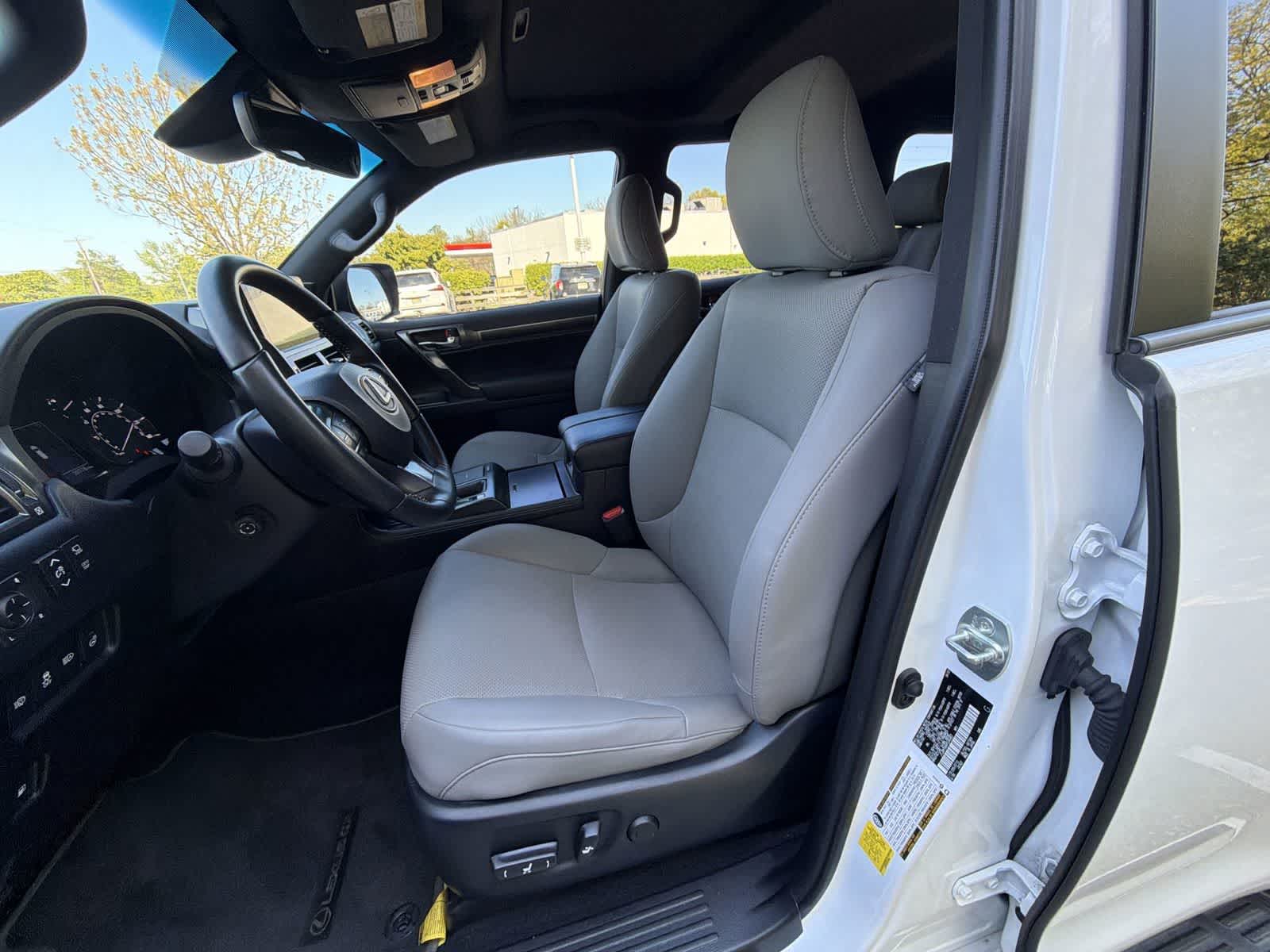 Thumbnail: 2023 Lexus GX - 19