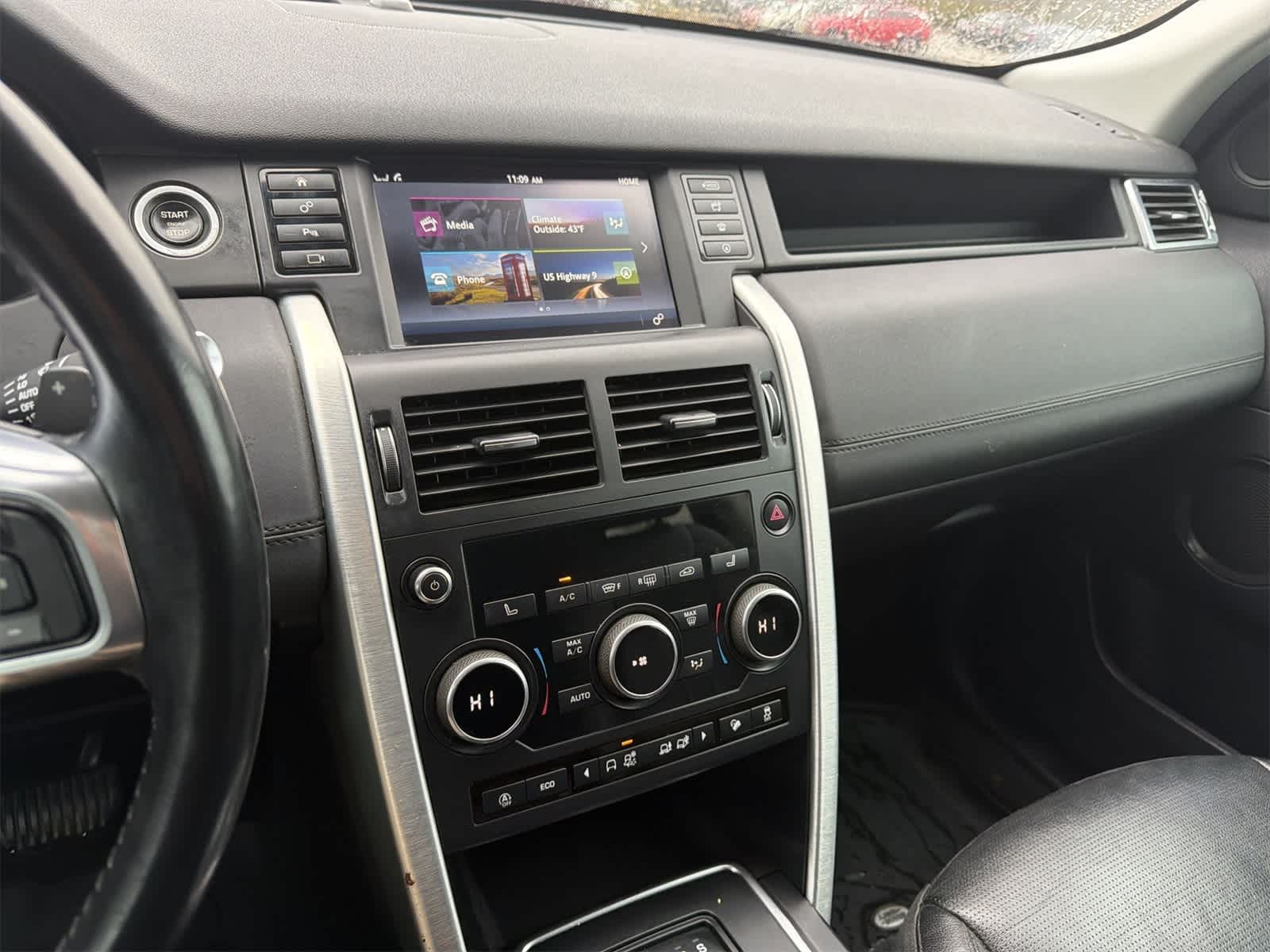 Thumbnail: 2018 Land Rover Discovery Sport - 24