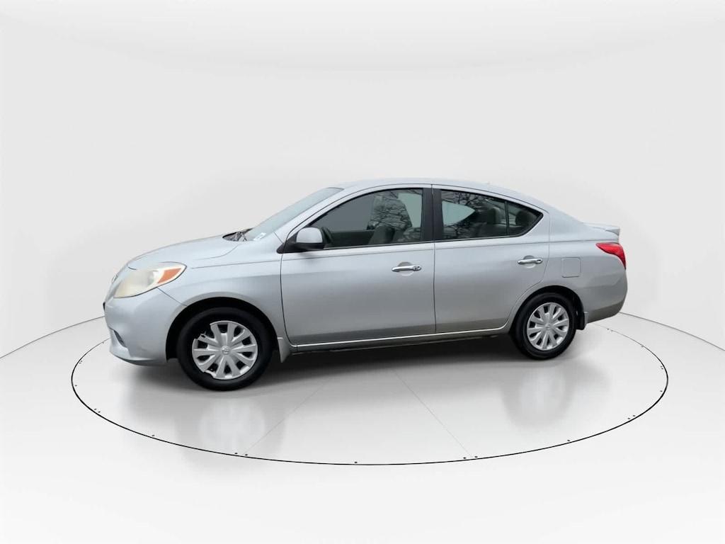 Used 2013 Nissan Versa 1.6 SV Sedan
