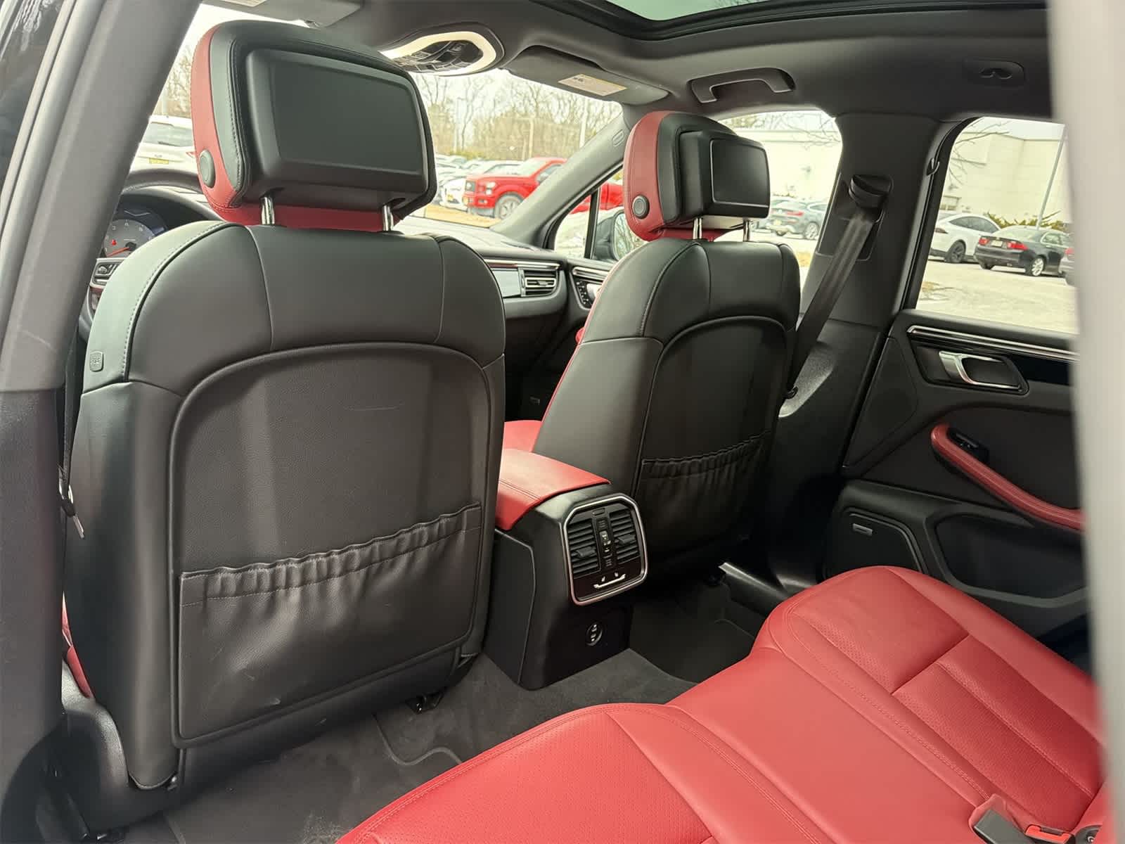 Thumbnail: 2020 Porsche Macan - 20